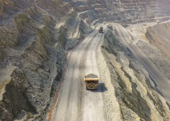 Kinerja Redup! Pengendali Amman Divestasi 190 Juta Lembar