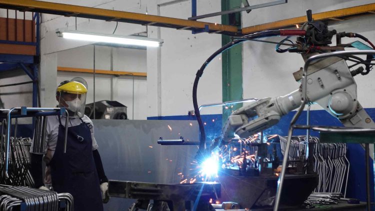 Laba Chitose Melenting 384 Persen Semester I 2026